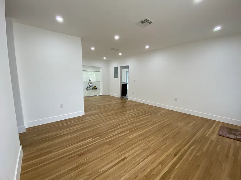 3250 SW 18th Ter — Photo 8