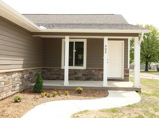 902 N 9th St, Neodesha, KS 66757