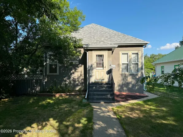 308 4th Ave W, Lemmon, SD 57638