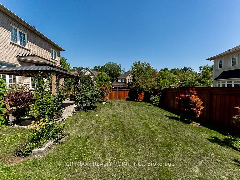 2304 Canterbury Cres — Photo 47