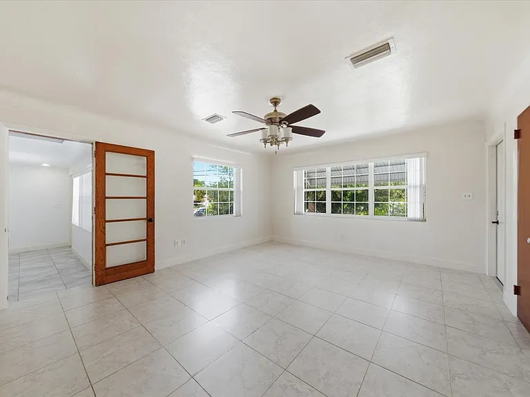 1647 Bay St SE — Photo 6