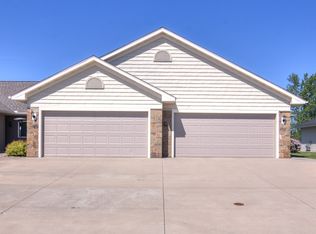 1551 Gunston Dr #B, New Richmond, WI 54017