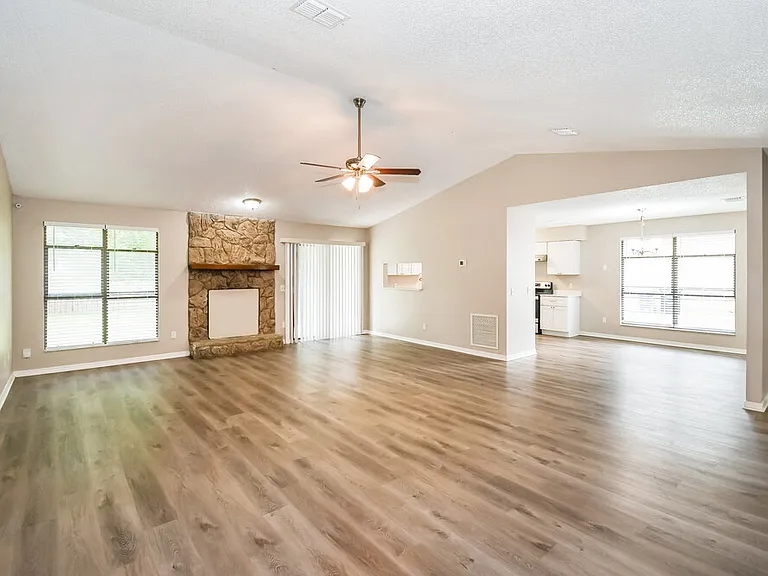 6267 Island Forest Dr — Photo 4