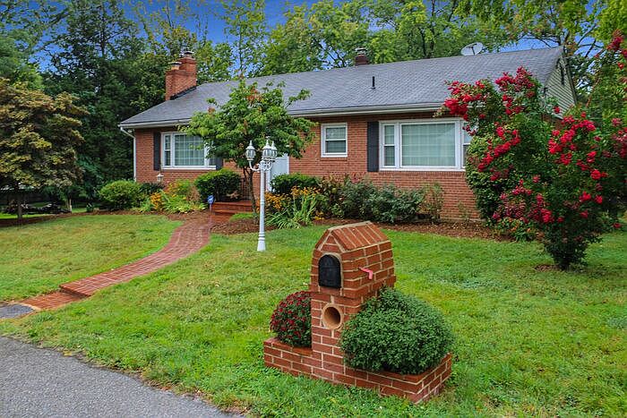 1st image of 105 Panorama Dr