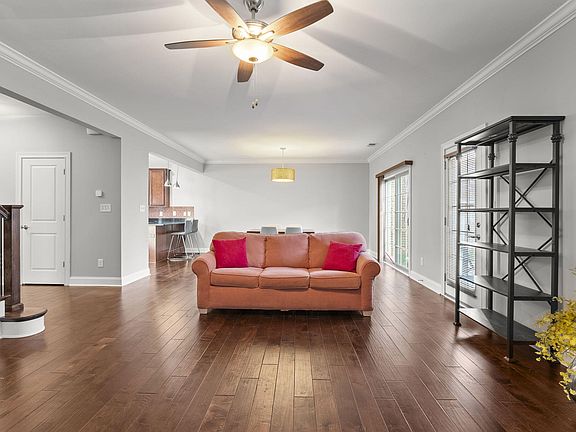 5th image of 3266 Beaumont Centre Cir