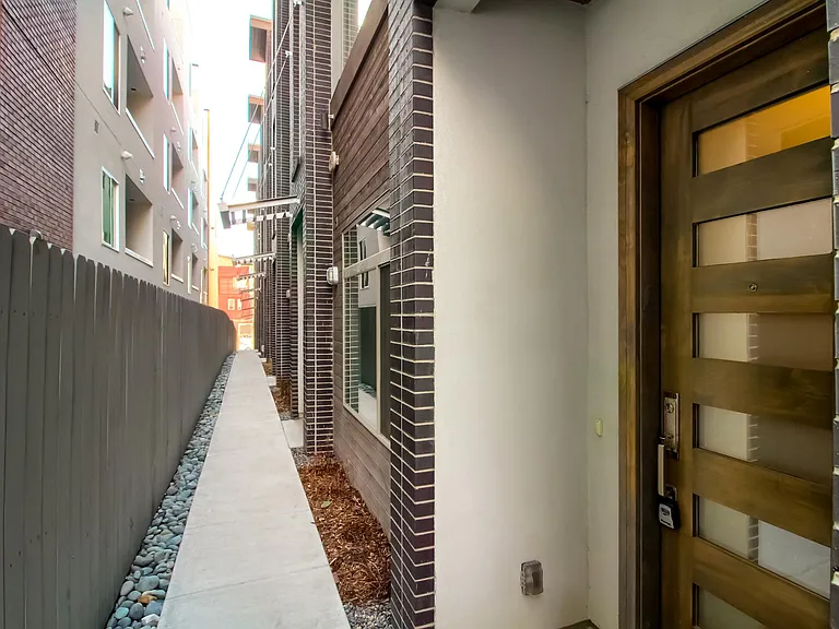 2103 W 32nd Ave #9 — Photo 7
