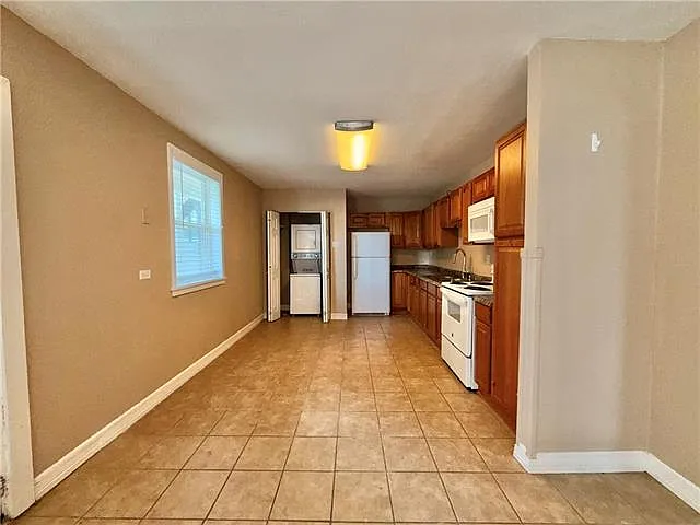 2 bed, 1.0 bath, 975 sqft, $1,155 — Photo 3