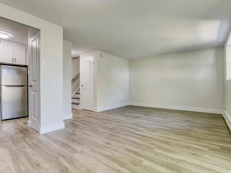 181 Queen Mary Rd — Photo 10