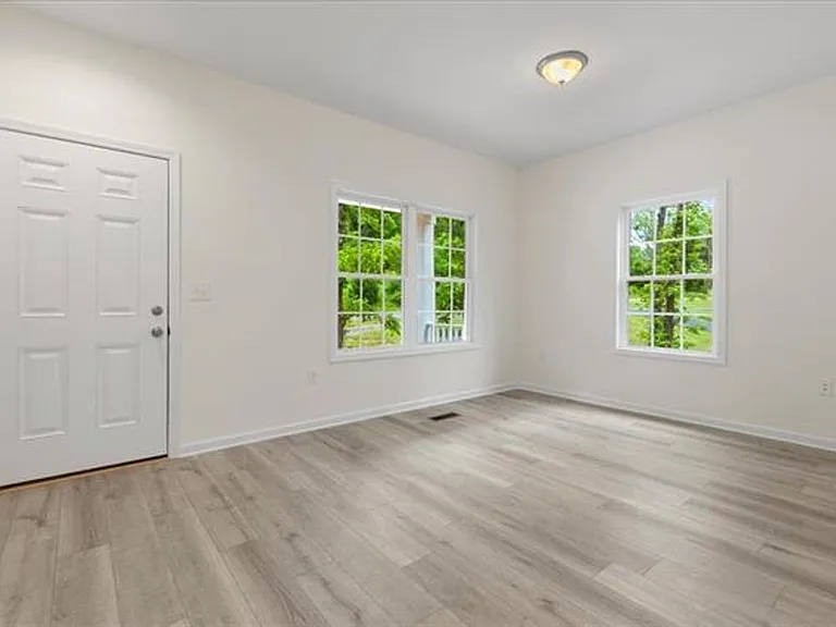 220 Bishop Rd — Photo 3