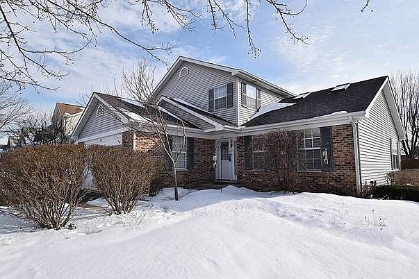 1st image of 323 Wooded Knoll Dr