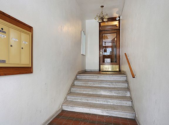 2nd image of 5340 S Greenwood Ave #2
