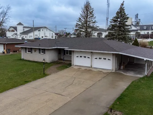 130 E Curtis St, Shipshewana, IN 46565