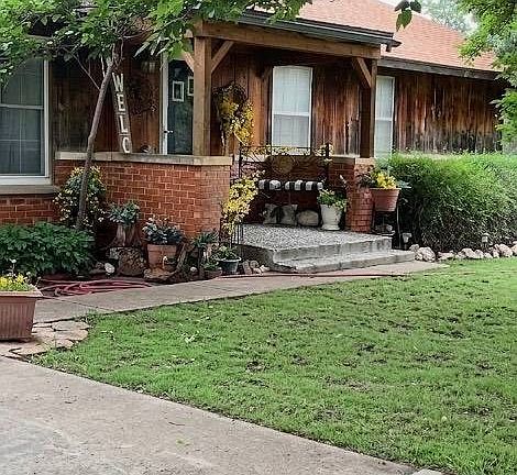 4th image of 127 Franklin Ave