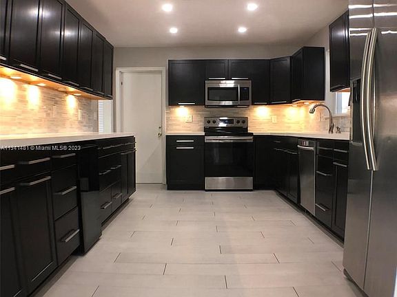 5th image of 13933 Alamanda Ave