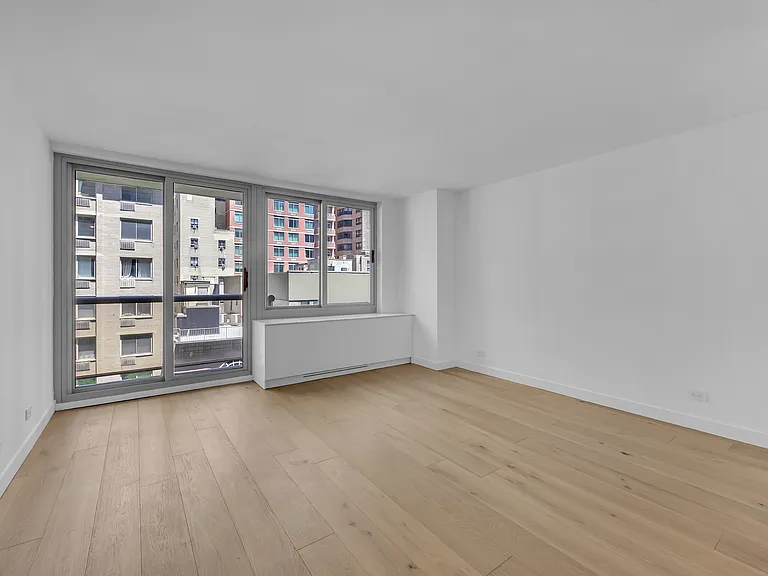 234 E 46th St #703 — Photo 10