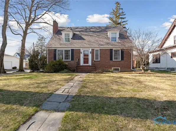 435 Clinton St, Elmore, OH 43416