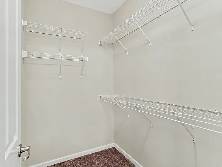 800 Redwood Ln — Photo 32