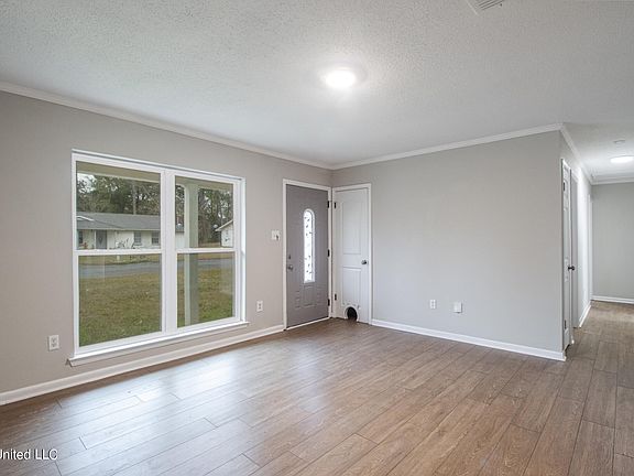 3rd image of 209 Palmyra Dr