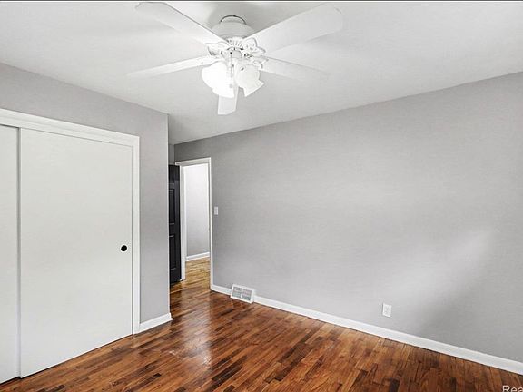 4th image of 1260 Gilbert St