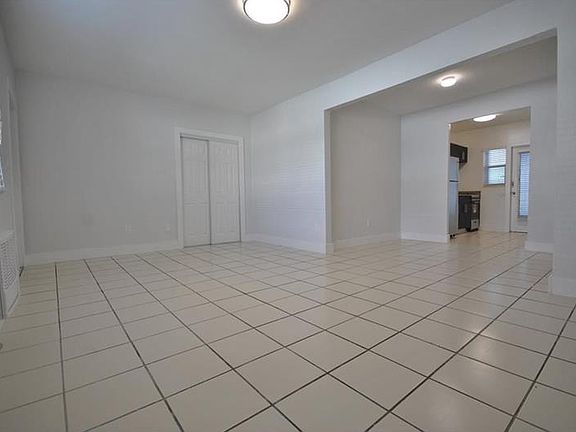 4th image of 1247 Marseille Dr #10