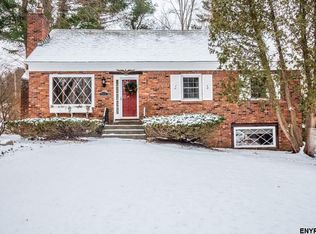 895 Birchwood Ln, Niskayuna, NY 12309