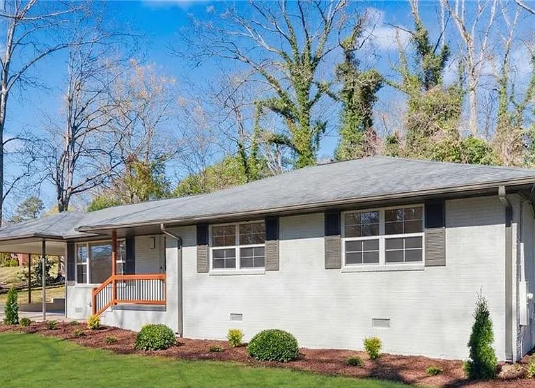 698 Holly Dr — Photo 1