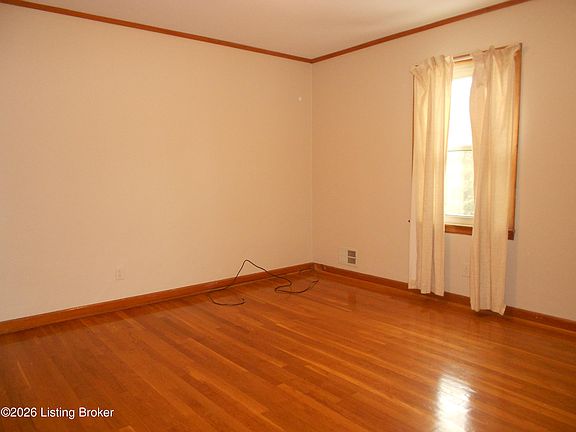 5th image of 113 Edgewood Dr