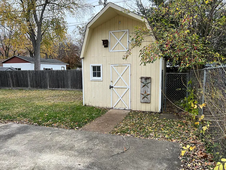 2418 Sheridan Dr — Photo 6