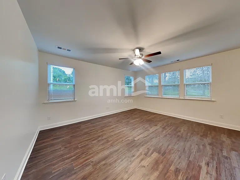 2112 Williamshire Ln — Photo 5