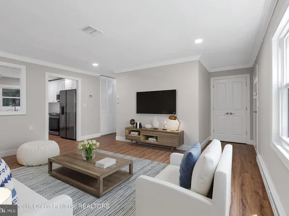 88 Dorchester Dr, Lakewood, NJ 08701