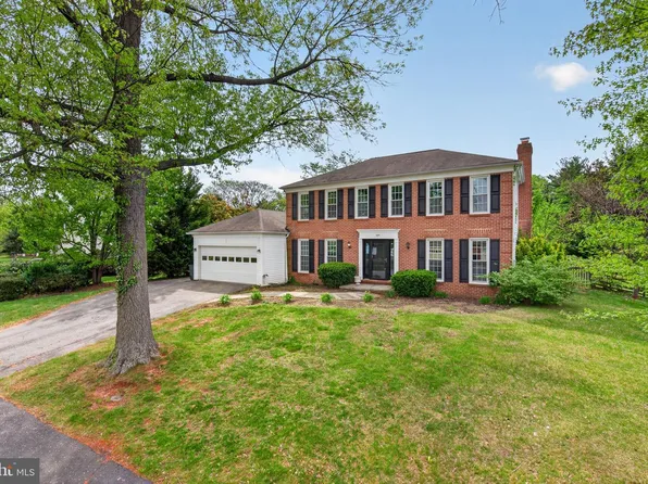 105 Peyton Rd, Sterling, VA 20165