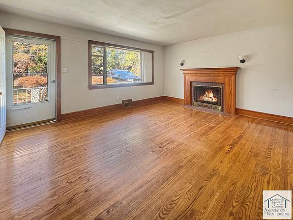 5th image of 303 Melrose Dr