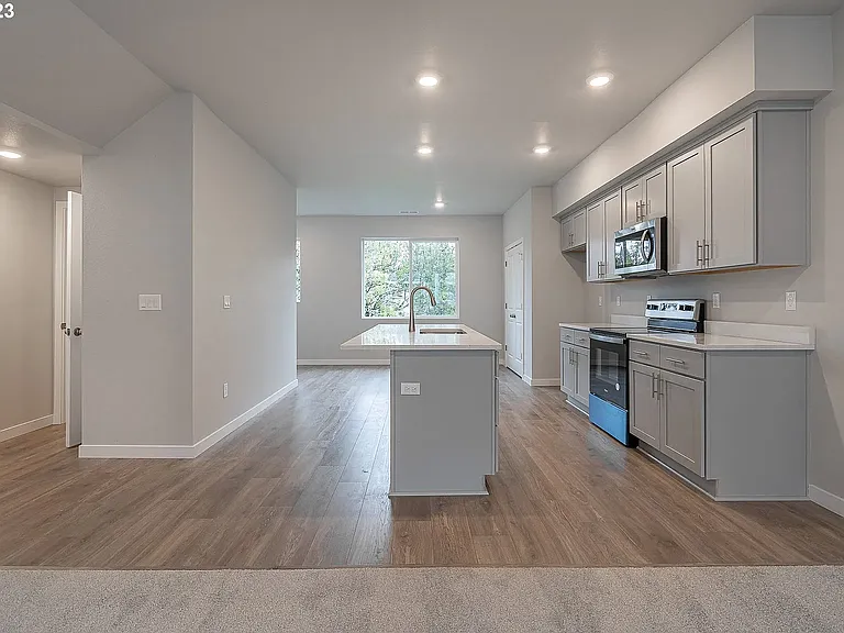 1436 N Steiwer Ln — Photo 15