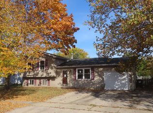 105 Quail Run, Lake In The Hills, IL 60156