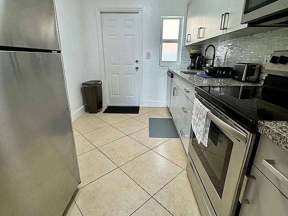 5th image of 1217 NE 109th St