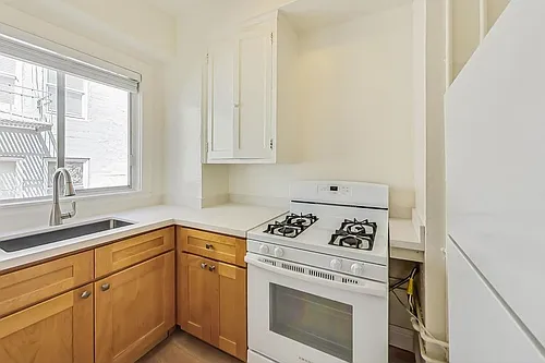 10 Brooklyn Pl #5 Photo 1