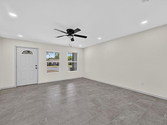 2nd image of 712 N Padre Ave