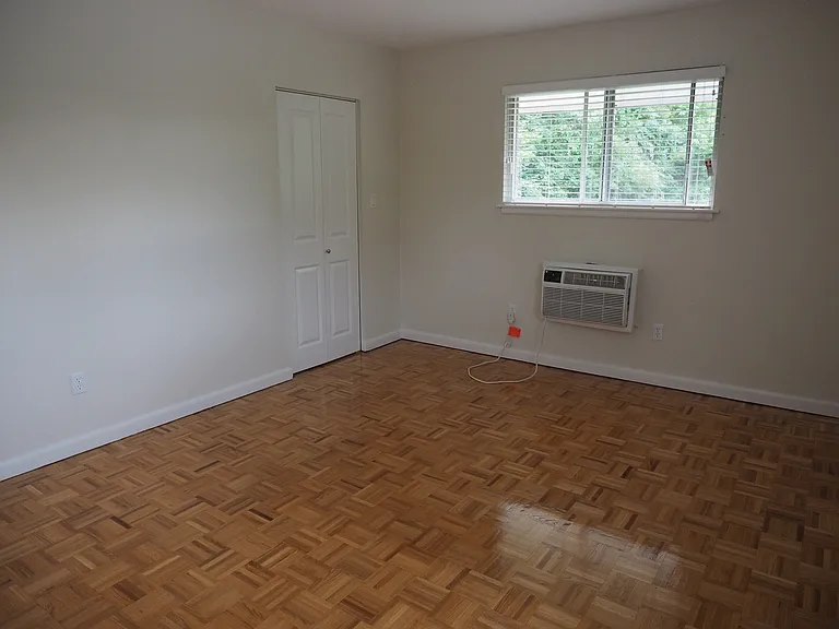 10 Longwood Dr #10 — Photo 12