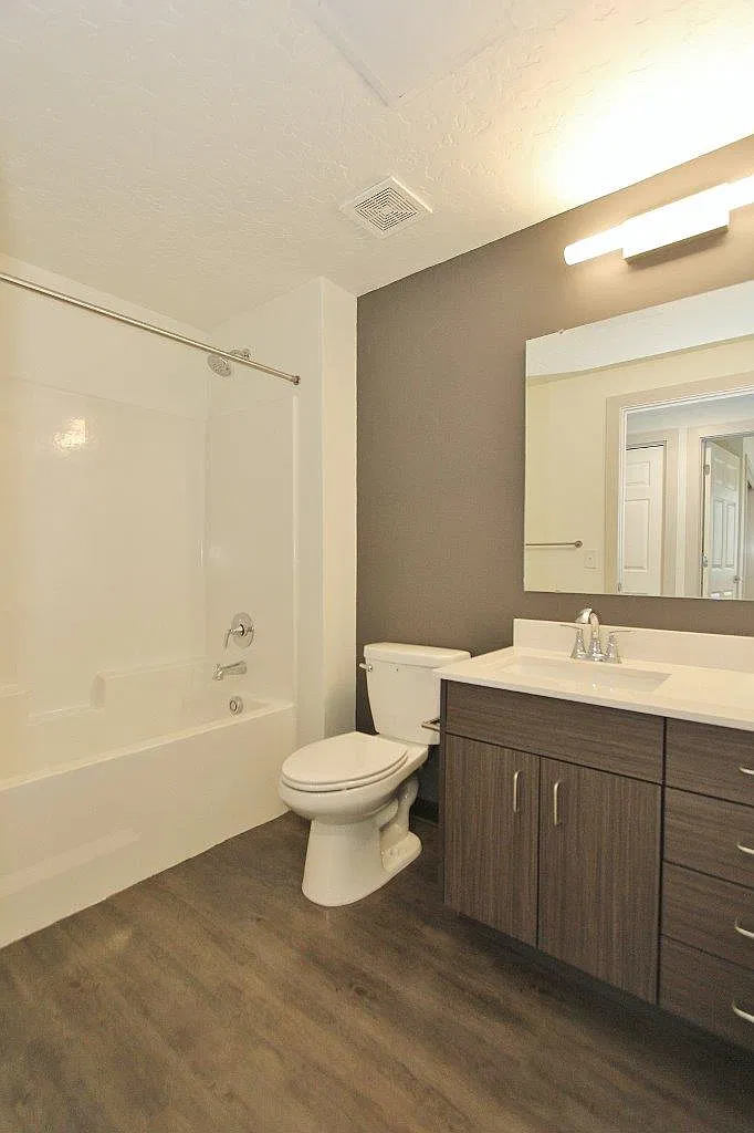 2 bed, 870 sqft, $1,600 — Photo 4
