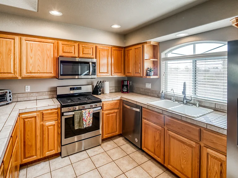 Kitchen - Microwave, Dishwasher, Refrigerator, Gas Stove, Air Fryer, Toaster, Coffee Pot, Toaster Oven