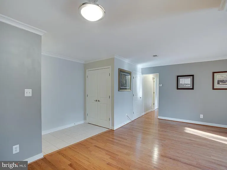 304 Hilltop Ln #F — Photo 12