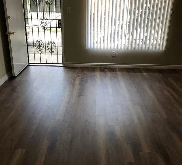 609 W Hyde Park Blvd — Photo 4