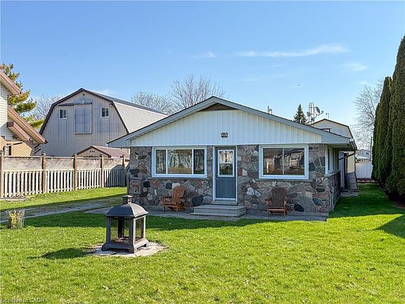 2nd image of 21 Poplar Rd