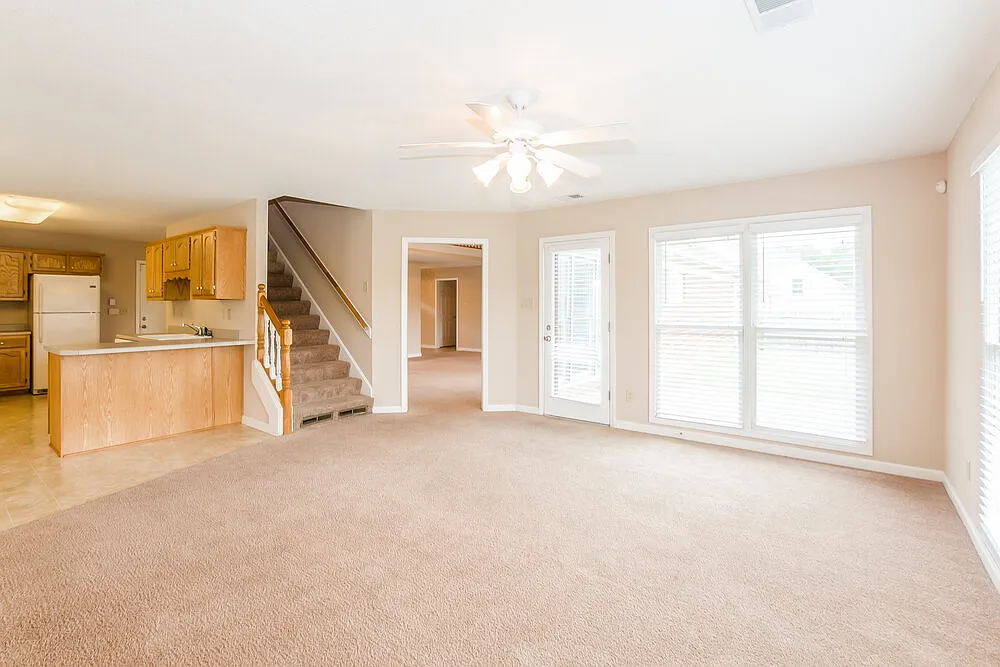 4 bed, 2.0 bath, 2657 sqft, $2,195 — Photo 4
