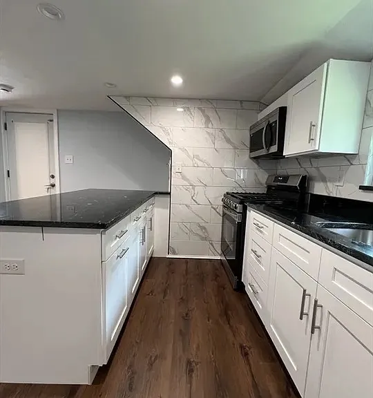 158 Houghton St #B — Photo 20