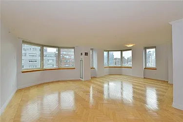 Rented by Siderow Residential Group