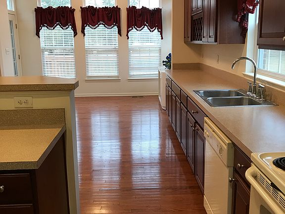 5th image of 1613 Edgemere Way