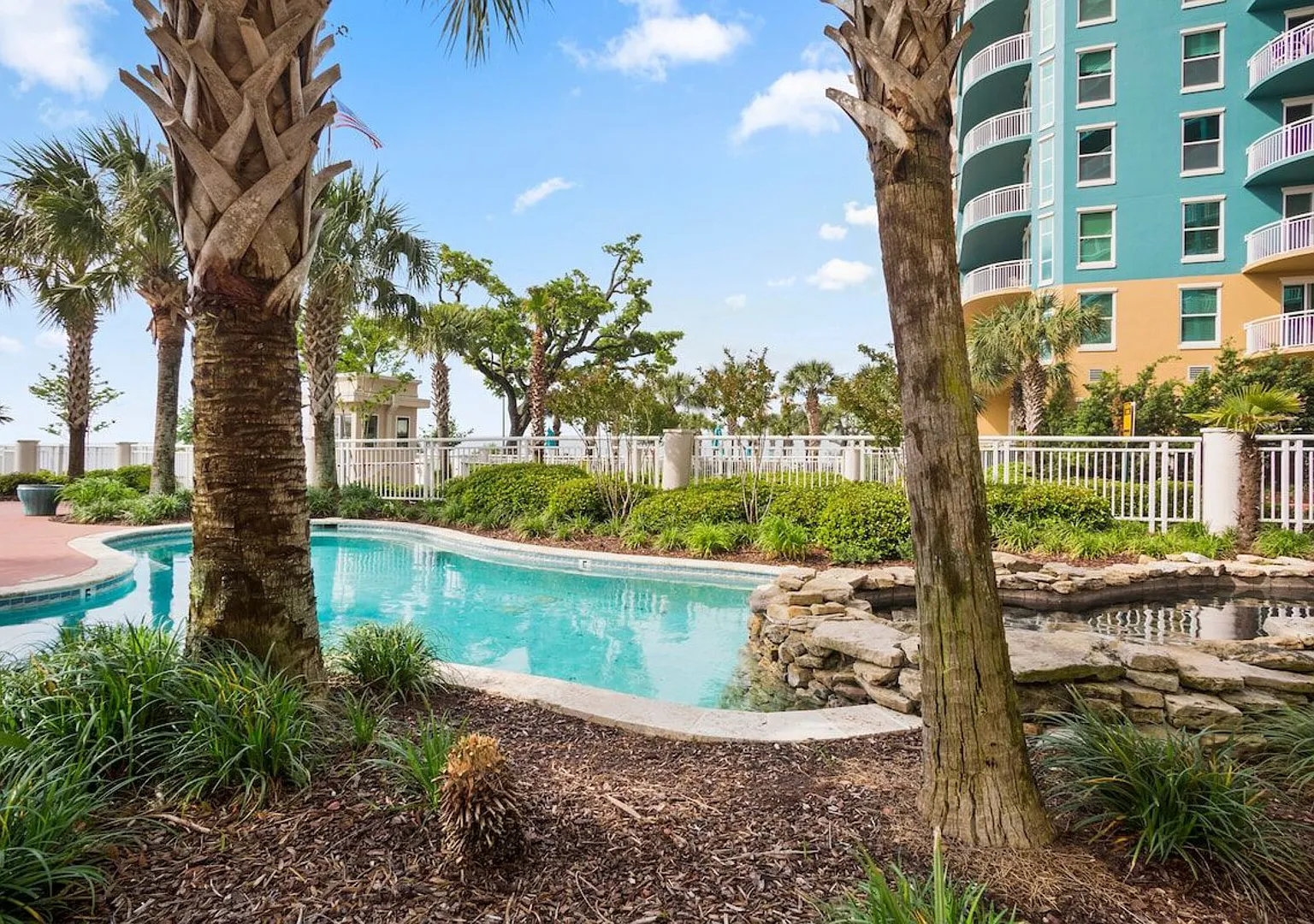 Oceanfront Condo with 2 Pools — Photo 3