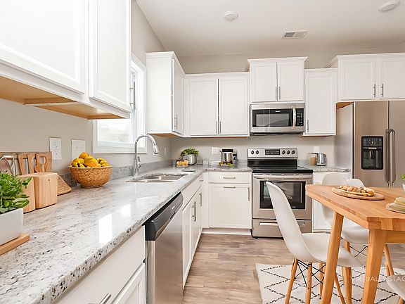 2nd image of 1192 Black Oak Cir