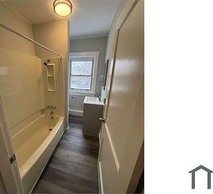 4th image of 1522 Woodland Ave